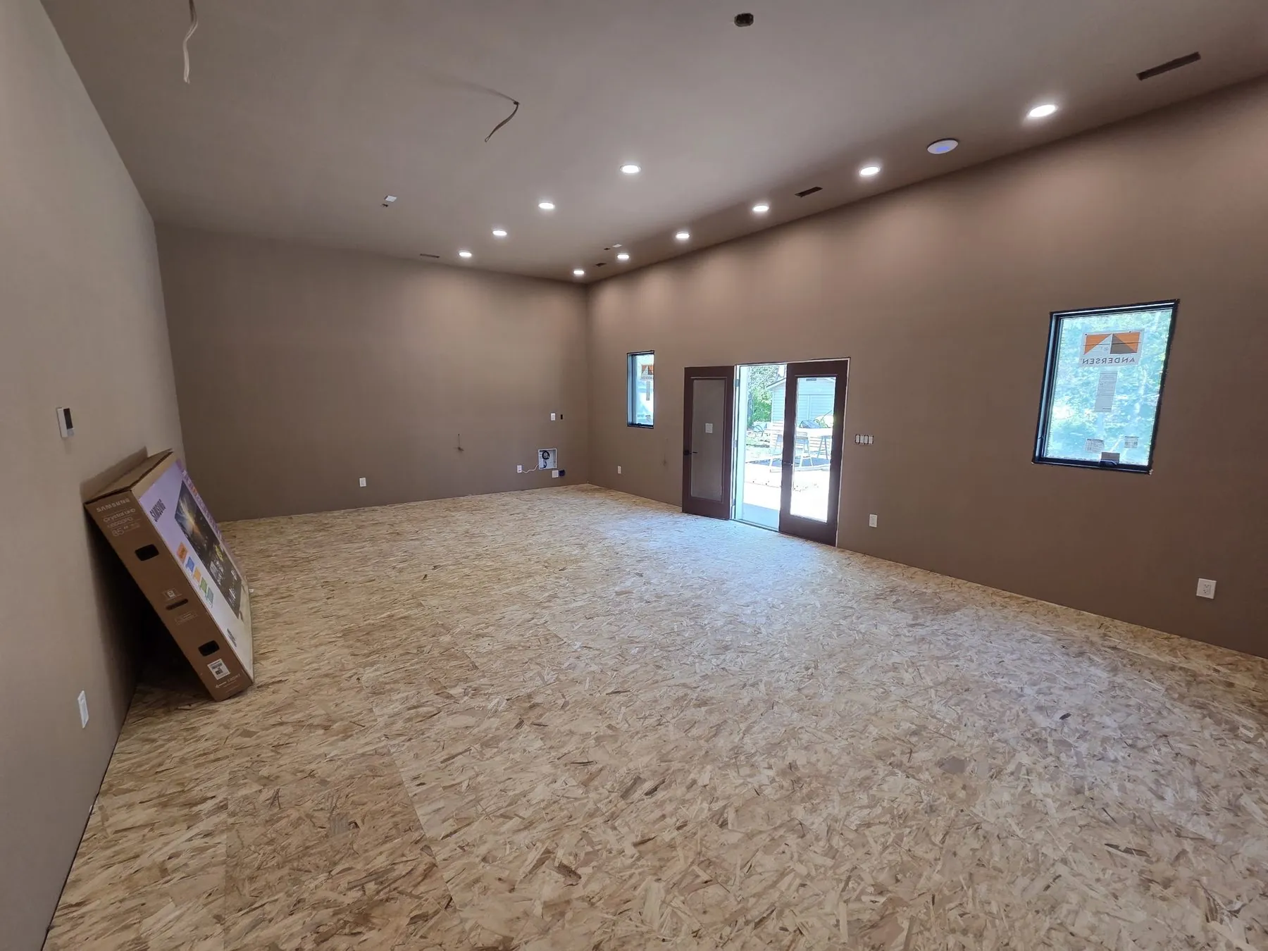 Alternate interior view showing the doors, windows, and high ceiling of the Giordano golf simulator building